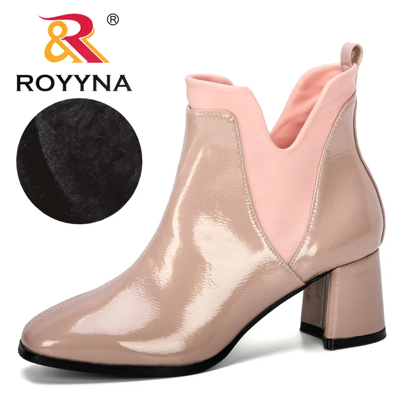 ROYYNA/Новинка года; дизайнерская зимняя обувь из блестящей микрофибры; женские ботильоны на высоком каблуке с острым носком; женские ботинки; zapatos mujer; модная обувь - Цвет: Light pink