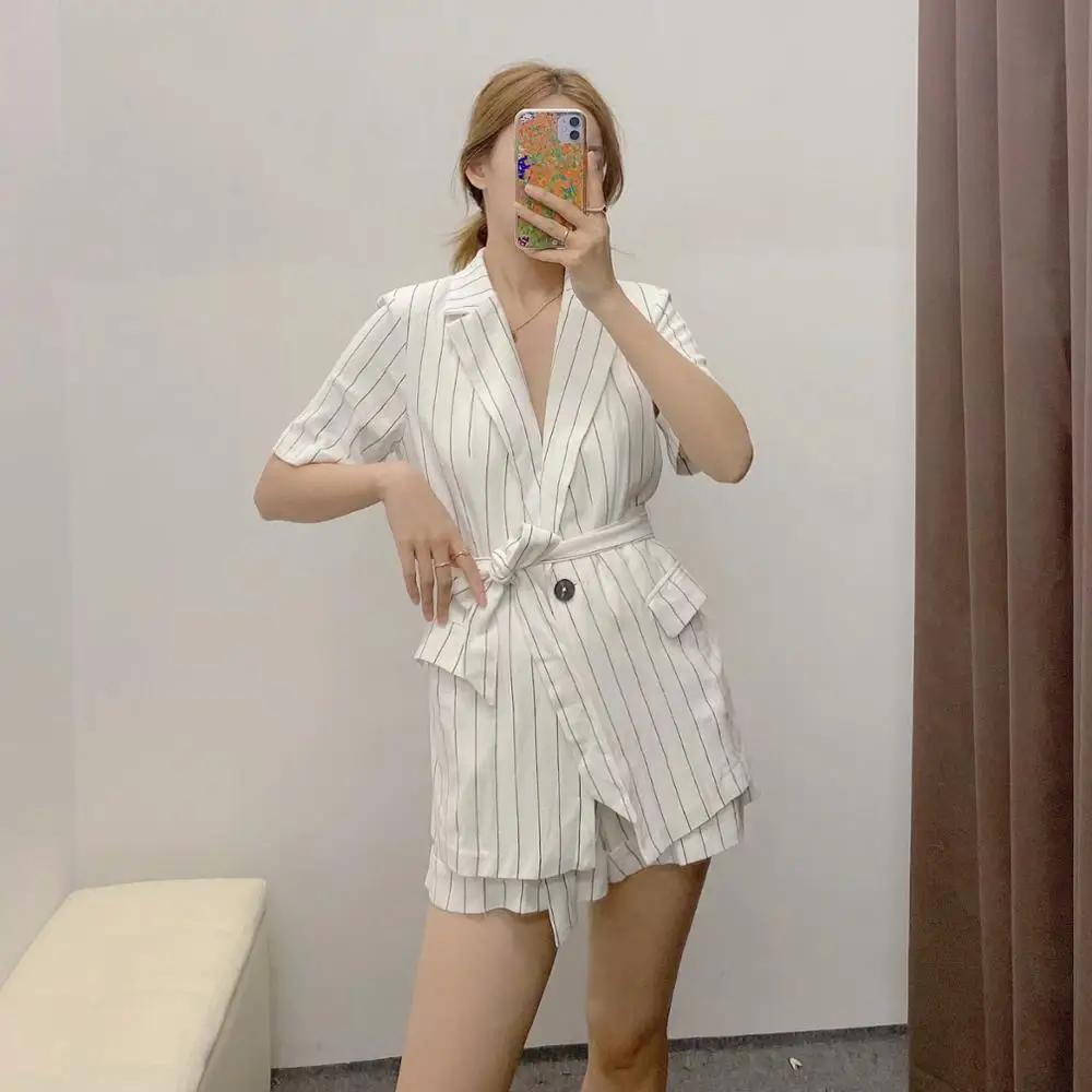 Женский костюм из 2 предметов белая рубашка в полоску с коротким рукавом и шорты