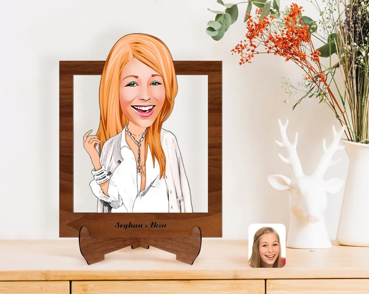 

Персонализированные Для женщин модель карикатура деревянная стойка 3D Biblo-1