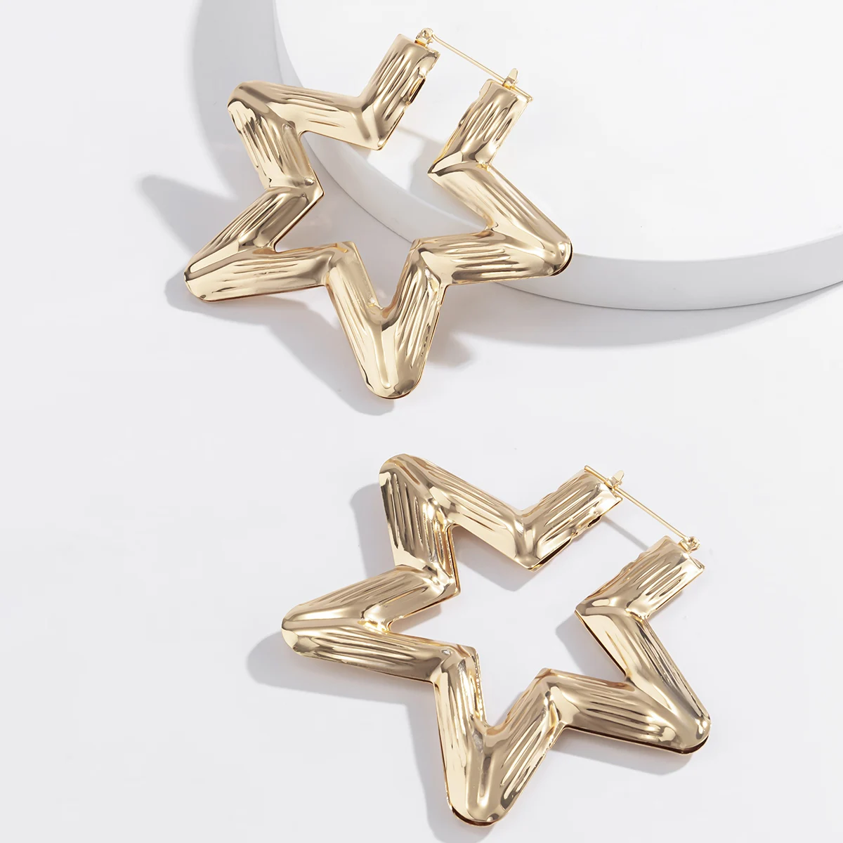 

KunJoe 2021 New Punk Gold Color Big Star Hoop Earrings for Women Exaggerated Metal Geometric Earrings For Women Party Jewelry