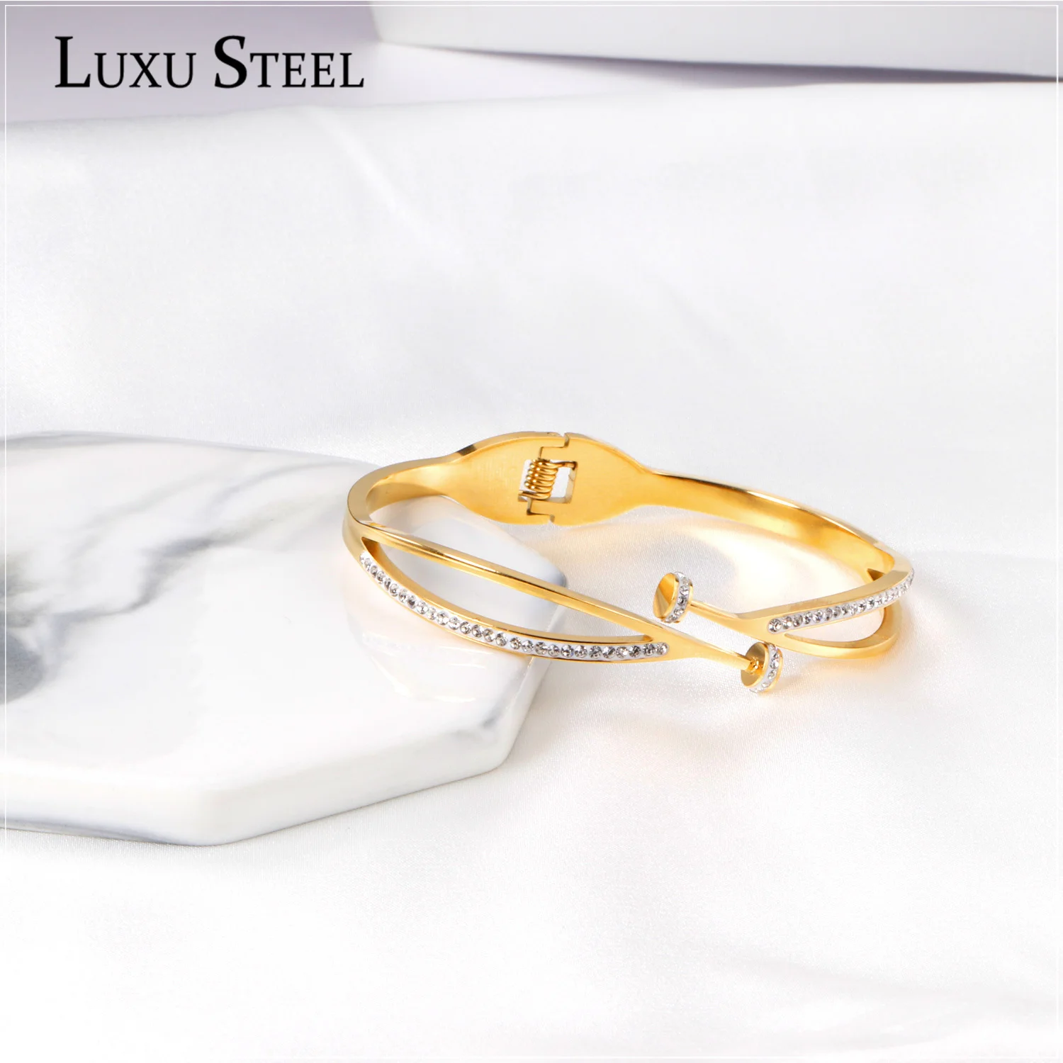 

LUXUSTEEL брендовые новые CZ круглые манжеты Браслеты Женские аксессуары нержавеющая сталь золотой цвет не выцветает Высокий полированный брас...