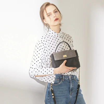 Женская сумка из кожи растительного дубления ручная через плечо с цепью на одно |