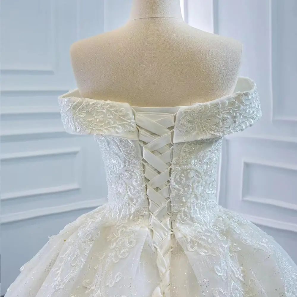 2021 Ultra Beautiful Ball Gown Wedding Dress Luxury Lace Sliver Spray Bridal Gown Long Train Lace Up Back Off Shoulder