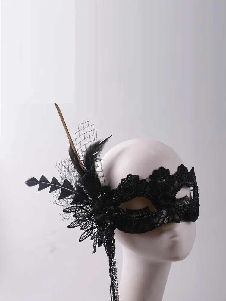 Хэллоуин Танцевальная вечеринка Черная половина лица Красота Перо Боковой