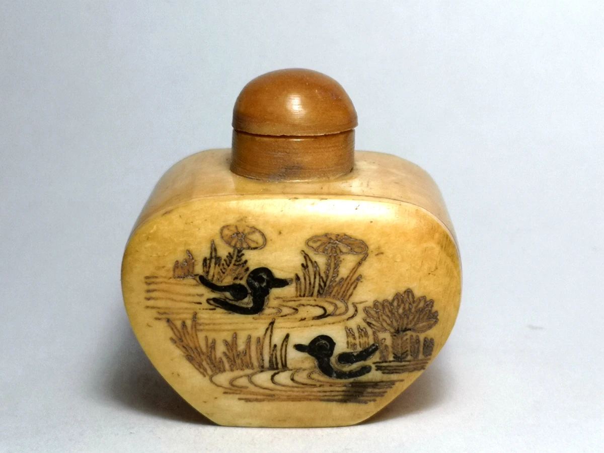 

YIZHU CULTUER ART Collection Ornaments old China Hand Carved inlay duck beetle Snuff Bottles gift Family Decoration