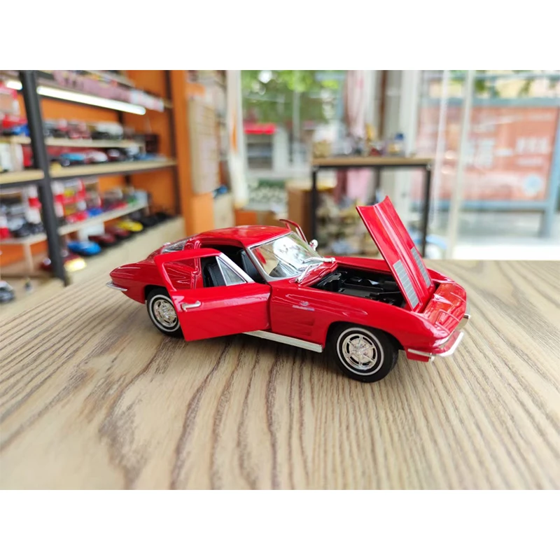 

2021 New 1:24 Chevrolet 1963 Corvette Simulation Alloy Car Model Classic Collection Toys Children's Day gifts Muscle Sports Car