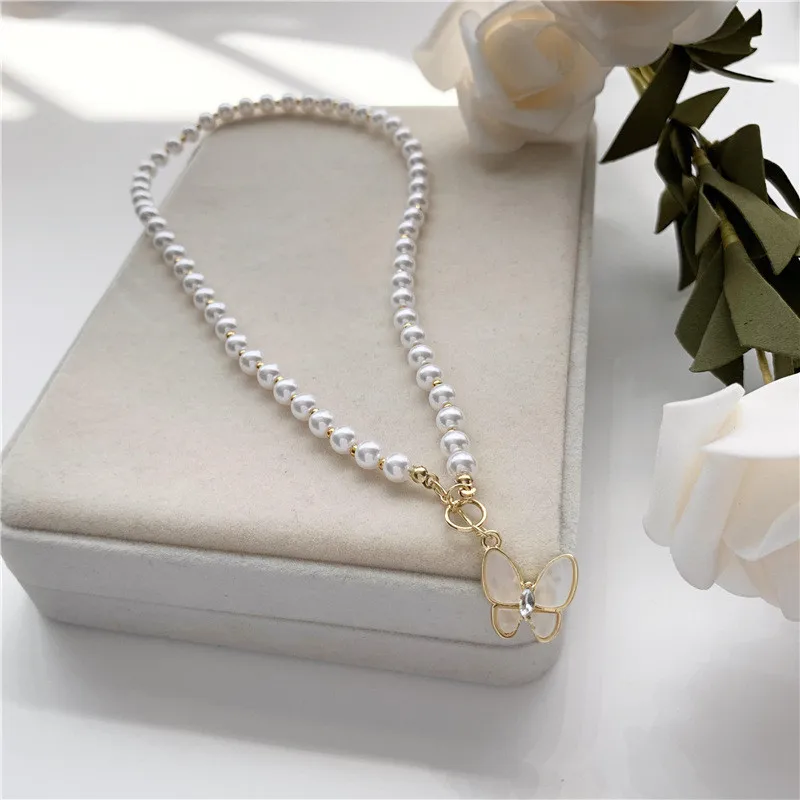 

Butterfly Pearl Pendant Necklace White Pearl Beaded Animal Elegant Necklace For Women Girls Friends Party Travel Valentine Gift