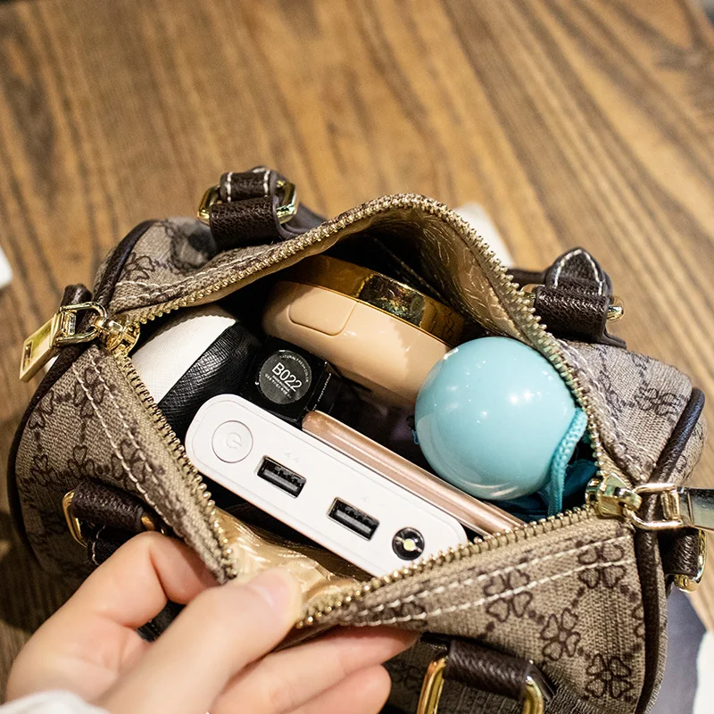 Женские сумки Boston кожаные мессенджеры с кисточками и пуговицами дизайнерские