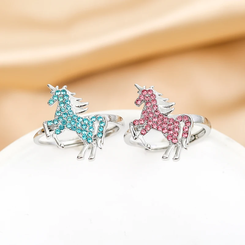 

BAOSHINA Trendy Zircon Rainbow Horse Opening Ring for Women Wedding Engagement Party Jewelry Adjustable Accessories