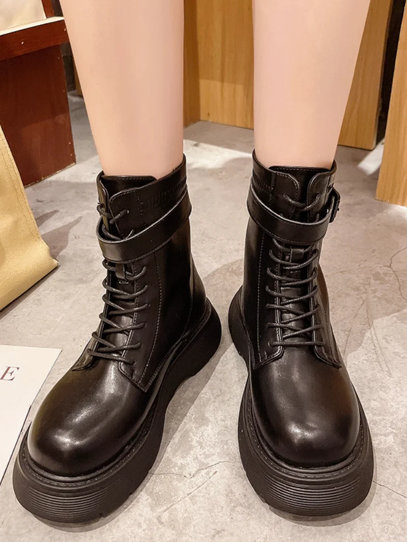 

Женские ботильоны на платформе, черные ботинки на массивной подошве, зимний сезон 2021