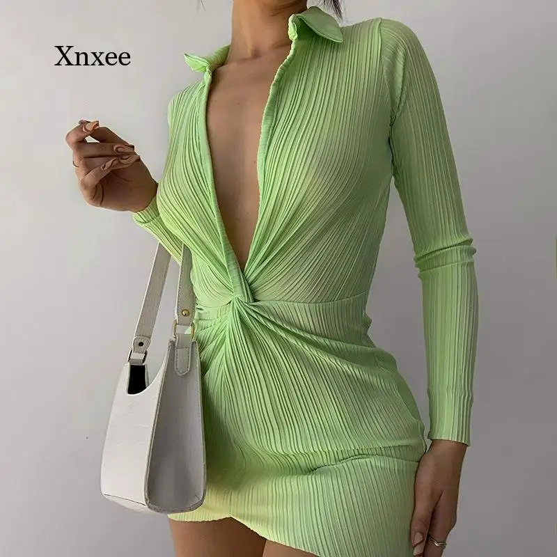 

Платье-рубашка с V-образным вырезом, длинным рукавом и пуговицами