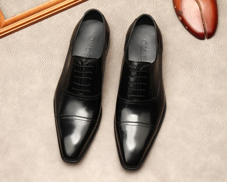 

Pointed Toe Designer Fashion Dress Shoes For Men Genuine Leather Brogue Lace Up Wedding Business Shoes Formal Black Oxford Shoe