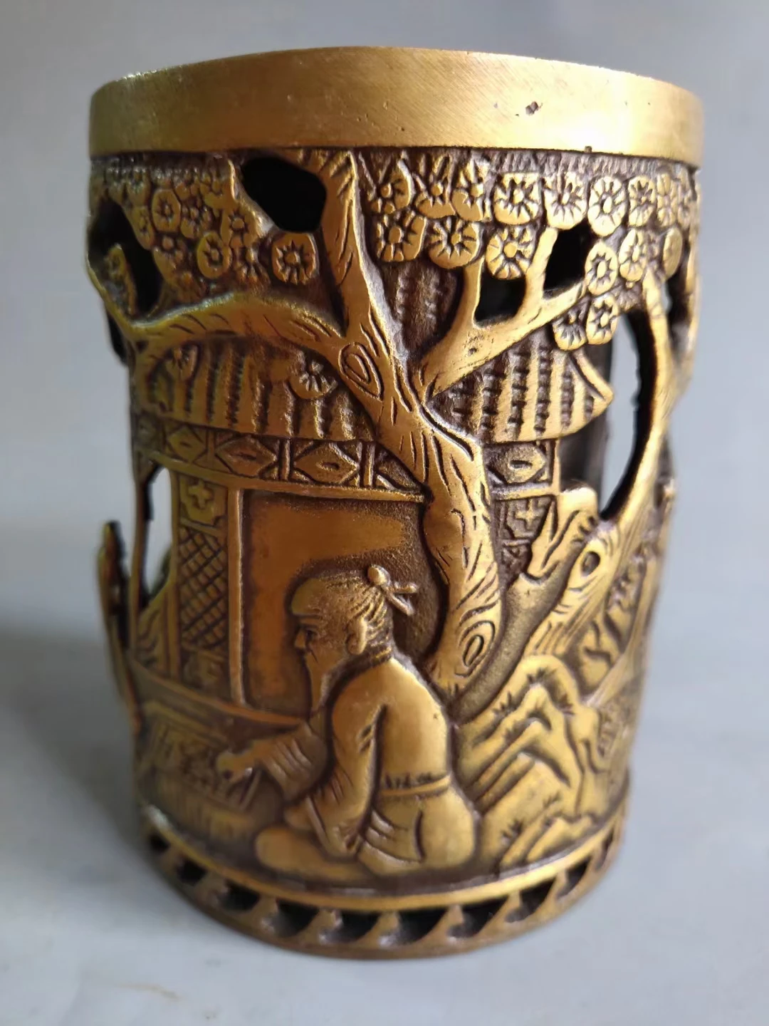 

Hollow Carved Character Pen Holder Ancient Chinese Storage Tank Collectibles Brass Statue Decoration Decoration Home