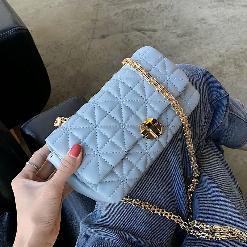 

Женская модная универсальная маленькая сумка-мессенджер на плечо с цепочкой, женская новая трендовая квадратная черная сумка с вышивкой из...