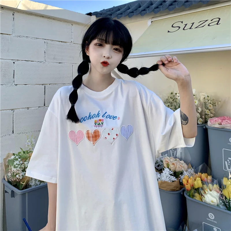 

2021 summer new loose short-sleeved T-shirt female niche design love fashion embroidery chic T-shirt