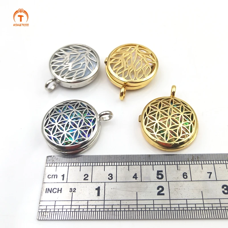 

3Pcs Natural Fashion Shell Pendant Round Hollow Flower Design Shell Jewelry Sea Shell Gold Silver Pendant For Women Necklace