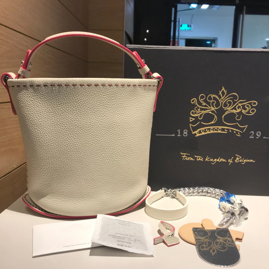 

2021 New White Top Leather Women's Portable Shoulder Bag, Bucket Shape, Unique Brand Design, Lovely Leisure Goddess Must-Have