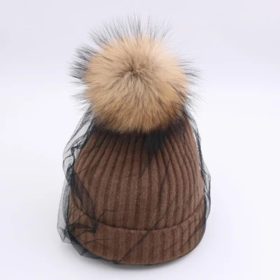 Khaki Зимняя винтажная вязаная женская шапка Skullies, черная сетчатая Шапка-бини с настоящим помпон из меха енота, женские Лыжные шапки для девочек Gorro - Цвет: Khaki