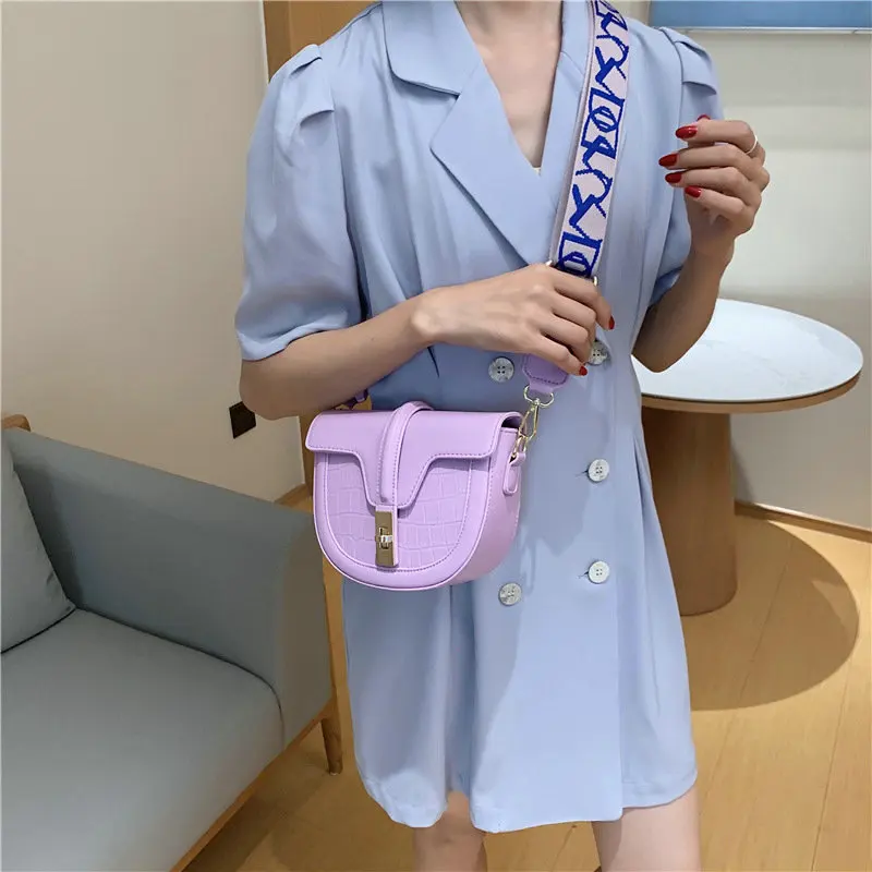 2020 New French Niche Handbags Korean Fashion Texture Net Red All-match Diagonal Saddle Bag | Багаж и сумки