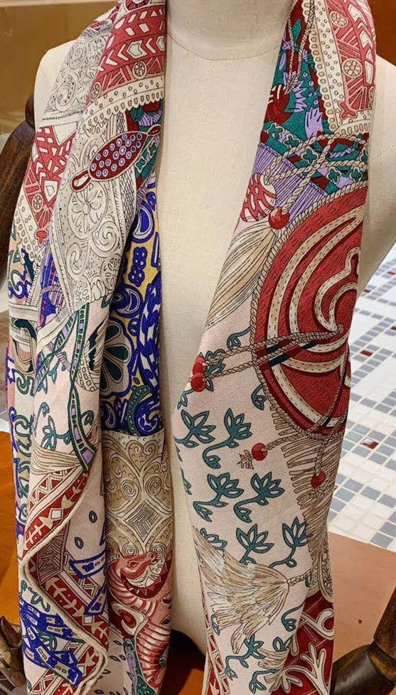 

2019 new arrival winter autumn classic design 70% cashmere 30% silk scarf 140*140 cm big warm shawl wrap for women lady girl