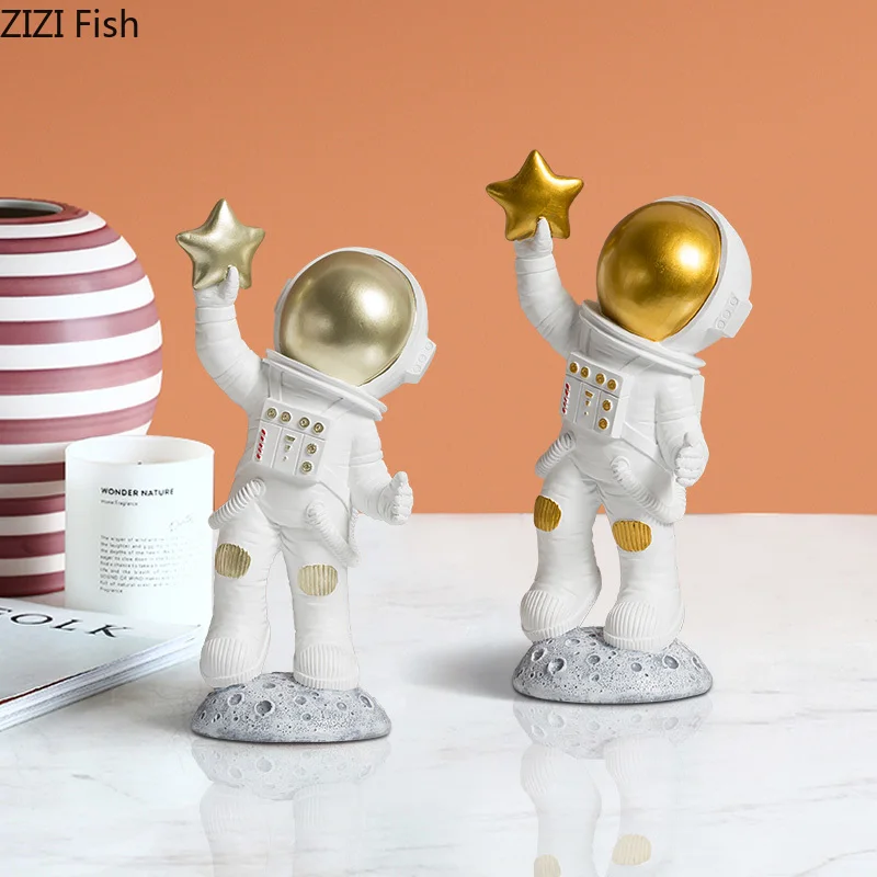 

Resin figure sculpture Cartoon spaceman astronaut Golden Planet star ornaments Children's room furnishings Home Decoration