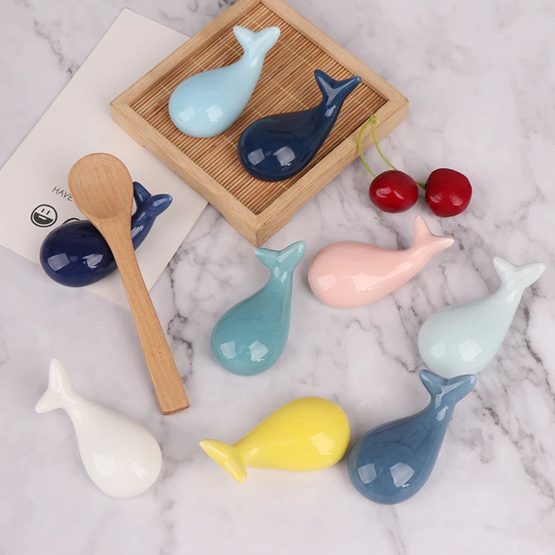 

1PCS Cute Whale Ceramics Spoon Chopsticks Holder Chopsticks Drag Tableware Decor