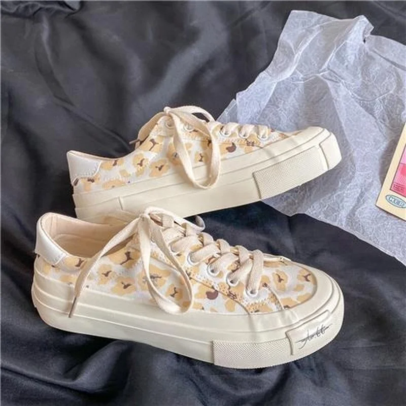 

QWEEK Sneakers Women Sports Shoes Kawaii Korean Casual Canvas Flat Platform Trainers Vulcanize Running Spring Autumn Rubber Sole