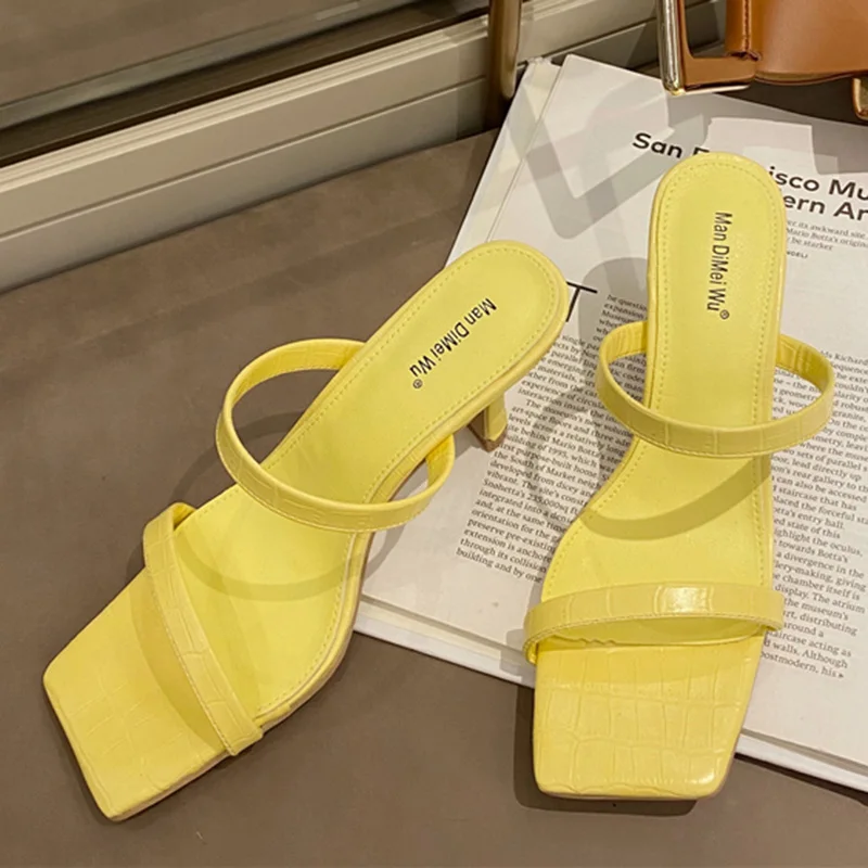 

2022 Summer New Brand Women Simplicity Slipper Fashion Square Toe Slip On Mules Casual Yellow High Heels Outdoor Beach Slides