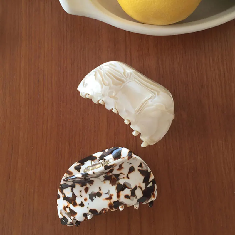 

Claw Clip for Women Geometric Acetate Big Barrette Acrylic Semicircular Large Hair Claw Clip Reflective Smooth Irregular Hairpin