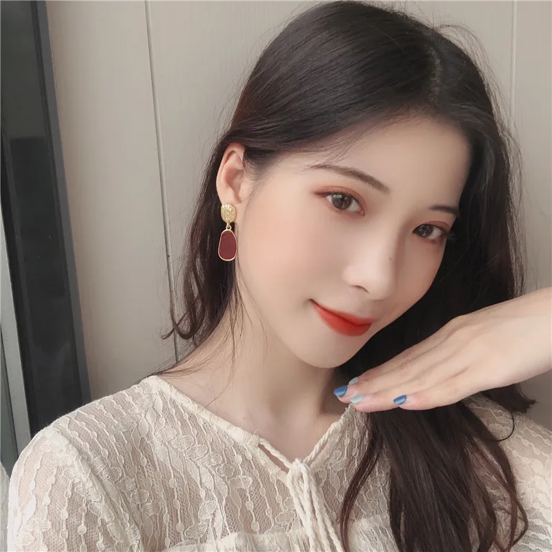 Модные темпераментные нишевые глазурные серьги-капельки геометрические