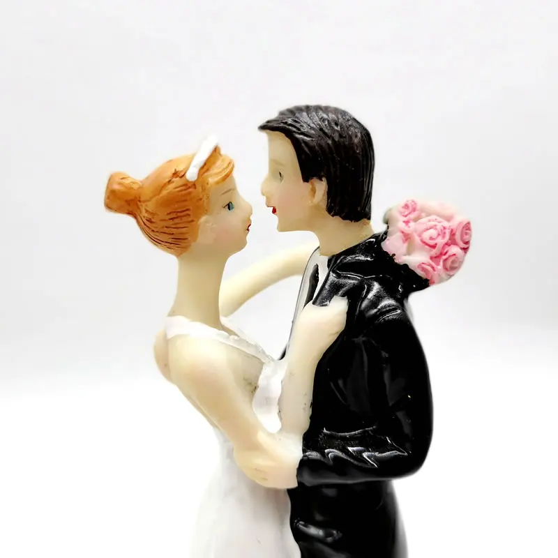 

Vivid Kiss Bride and Groom Resin Figurines Cake Topper Wedding Decoration Valentine's Day Engagement Celebration Cake Topper