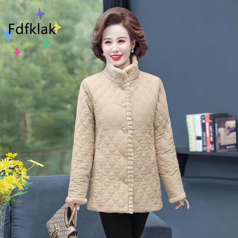 Женская бархатная стеганая куртка на хлопковом наполнителе с пуговицами