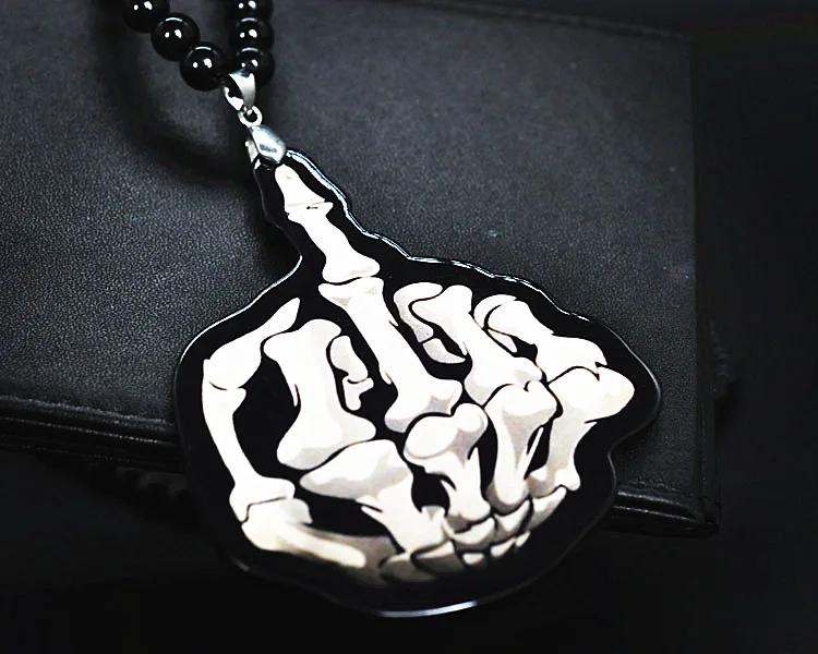 

Exaggerated Red Tongue Skull Middle Finger Diamond Skull Necklace Rearview Mirror Pendant Decorative Necklace