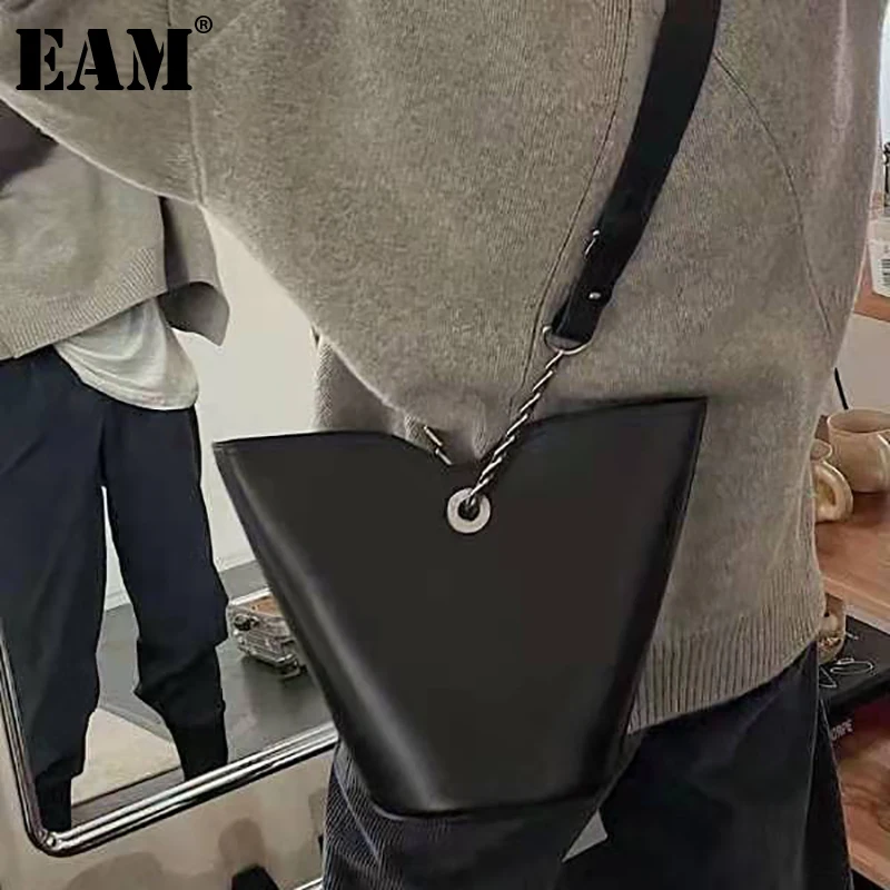 

[EAM] Women New Black Bucket Metal Chains PU Leather Personality All-match Crossbody Shoulder Bag Fashion Tide 2021 18A1744