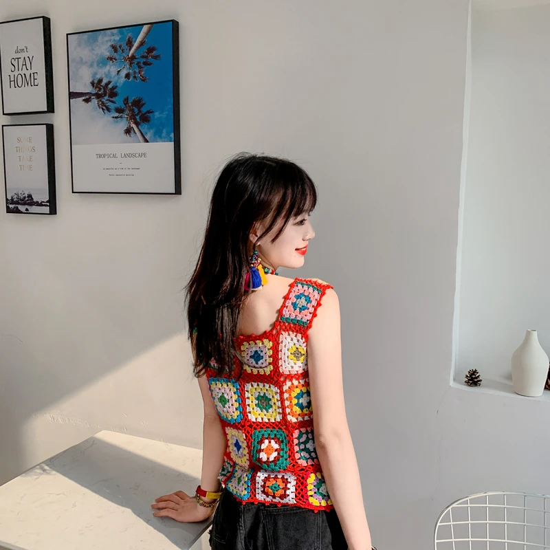 

Video scene shooting Bohemia national wind the manual hook is colored hollow out vest harness holiday color matching knitting