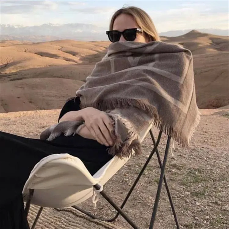 

2019 Nordic autumn and winter new classic logo scarf. Geometric fringe women's cashmere warm shawl scarf