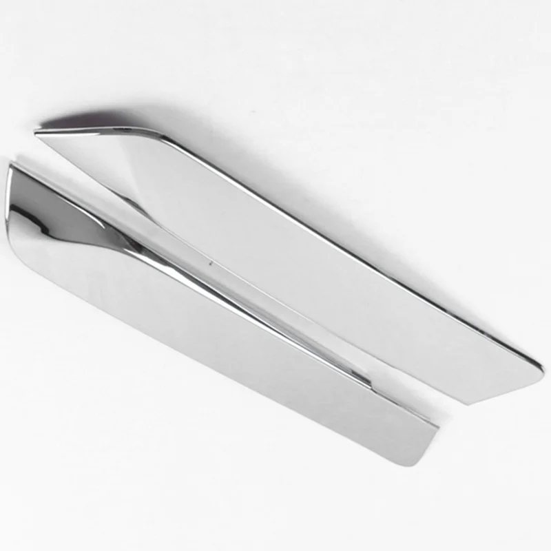 

Side window rear spoiler, triangular trim with silver front bumper, fog light spotlight frame