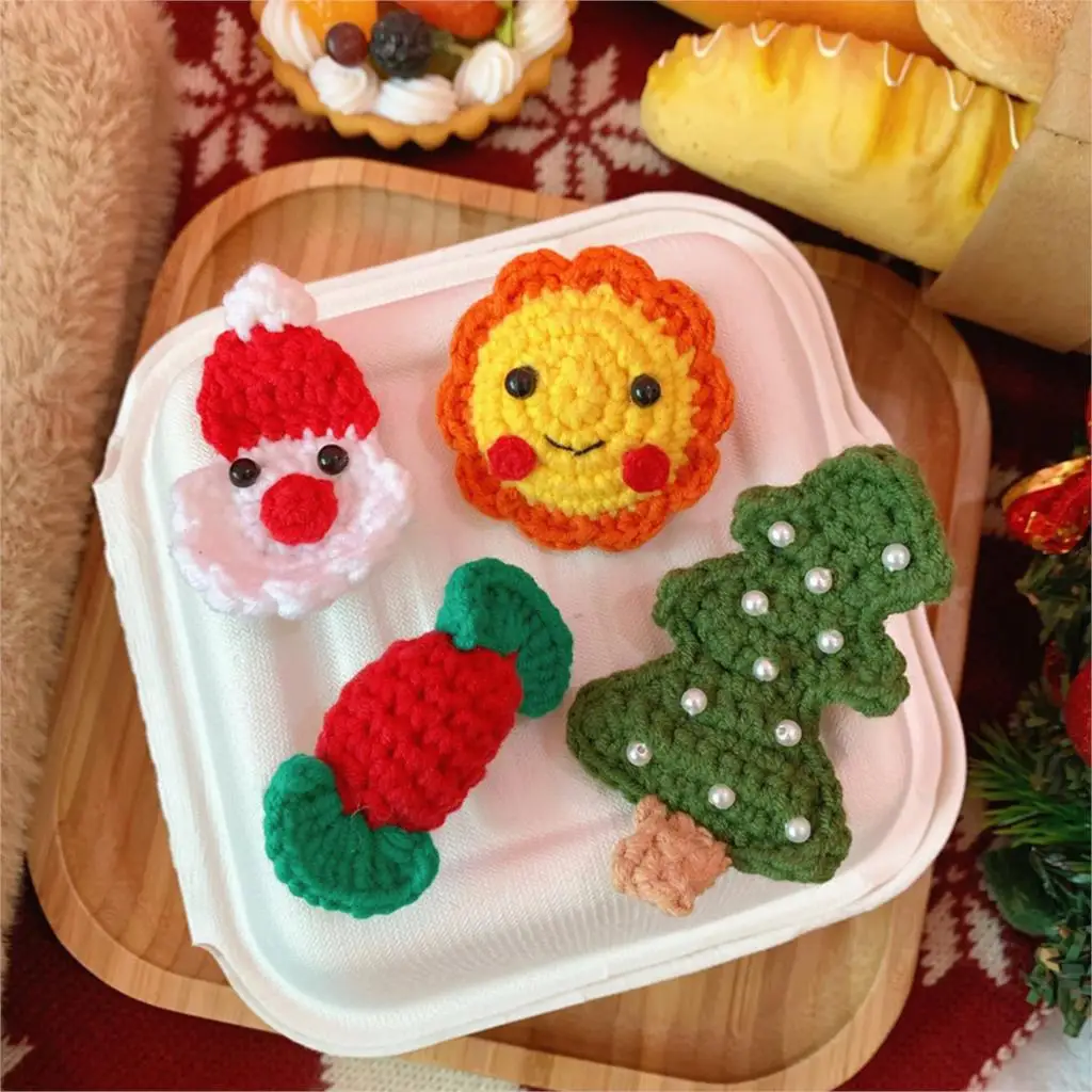 

1 PC Wool Christmas Series Pin Brooches For Boy Girl Accessories Candy Red & Green Animal Jewelry 60mm x 60mm