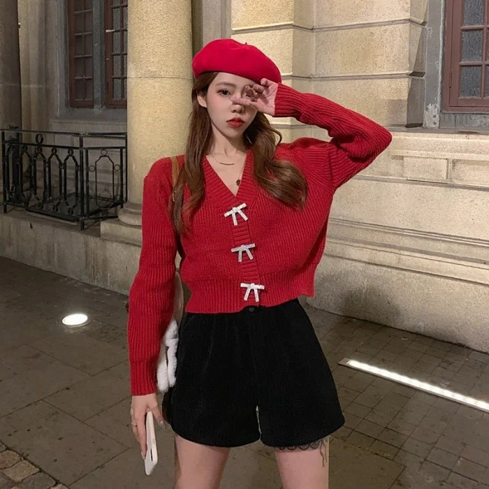 

Универсальный вязаный кардиган с V-образным вырезом и застежкой-бабочкой