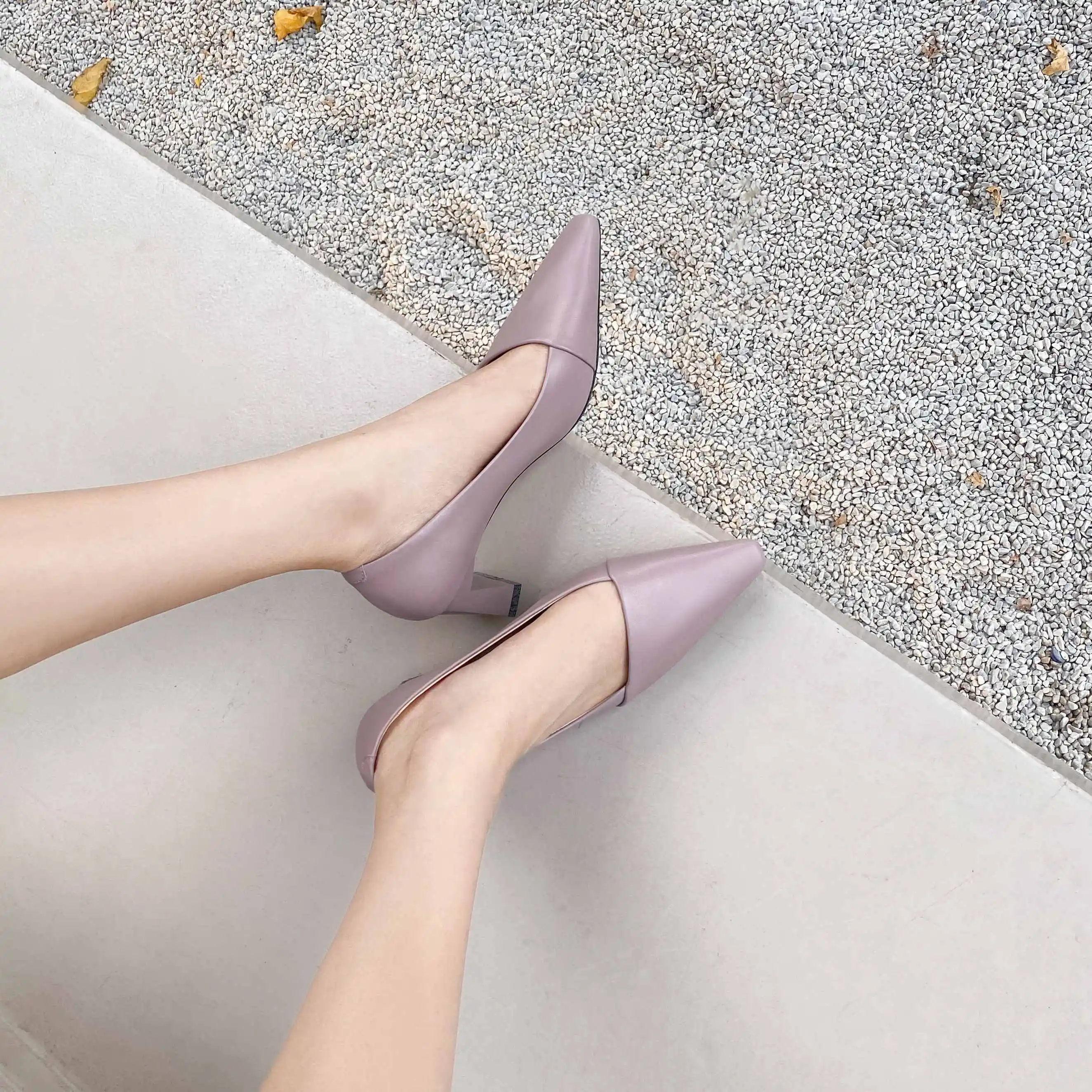 

Krazing Pot Princess style full grain leather shallow concise small square toe thick high heel slip on dating gorgeous pumps L08