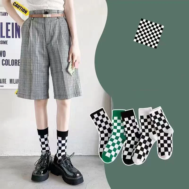 

2022 New Socks For Women Autumn Winter Checkerboard Black White Grid College Style Cotton Mid-length Tube Sports Trendy Girl Soc