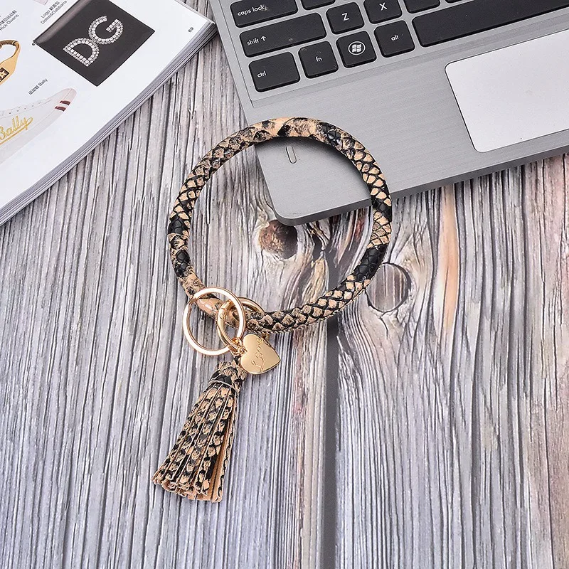 Полиуретановый браслет цепочка для ключей с кисточкой-сердцем подвеской большой