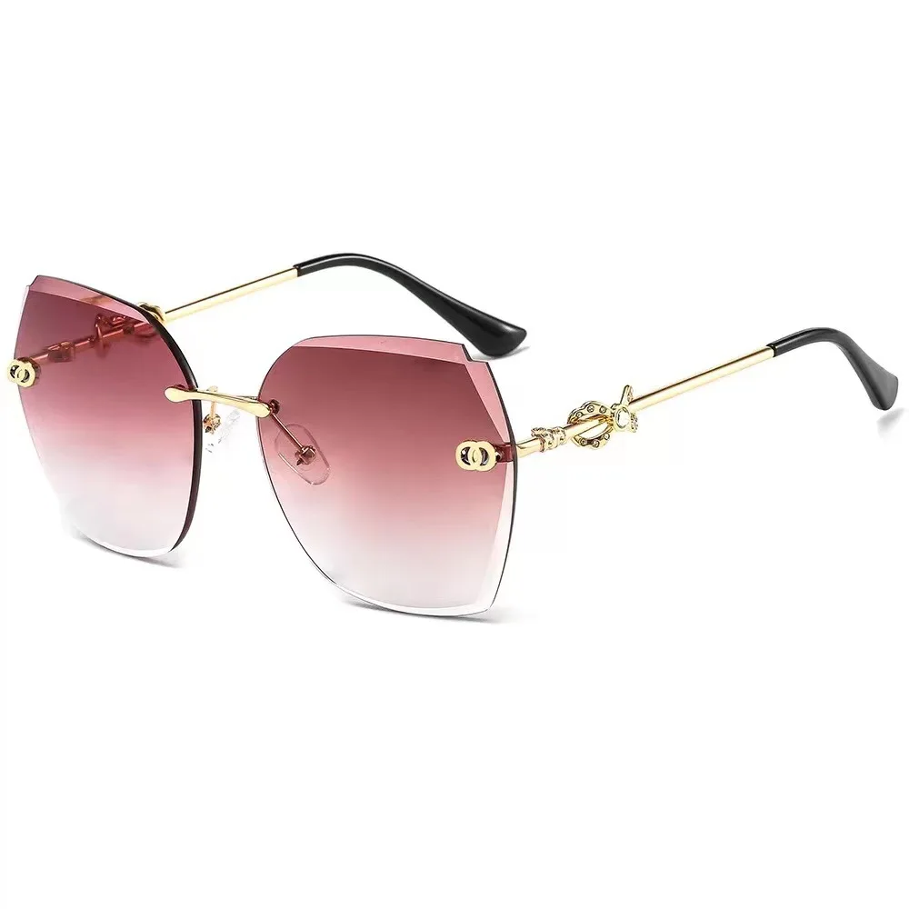 

20210Brand Design Square Hollow Sunglasses For Women Men Fashion Trend Retro Ladies Summer Beach Travel Metal Sun Glasses Mirror