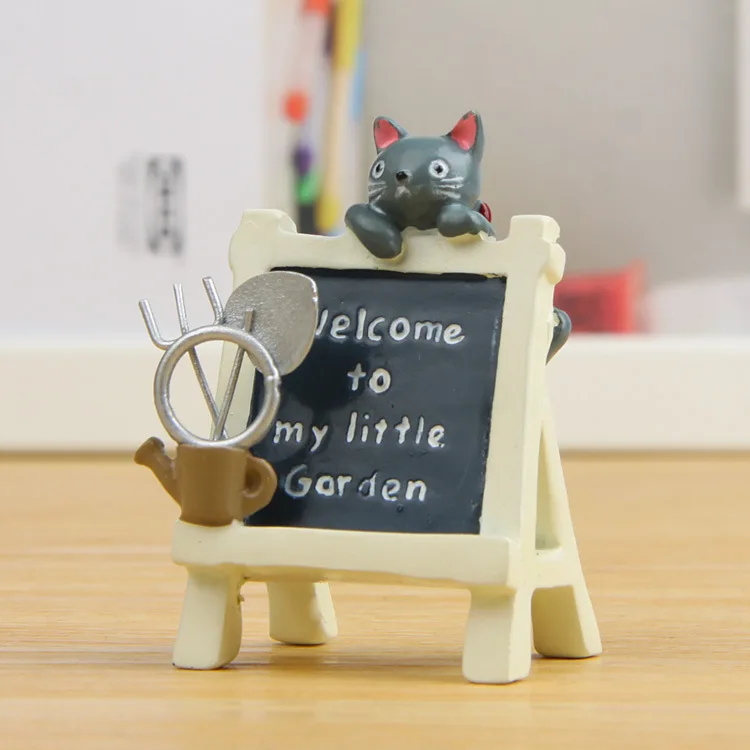 Черная кошка лежащая на билборде Лопата искусство фотография кукла | Игрушки и