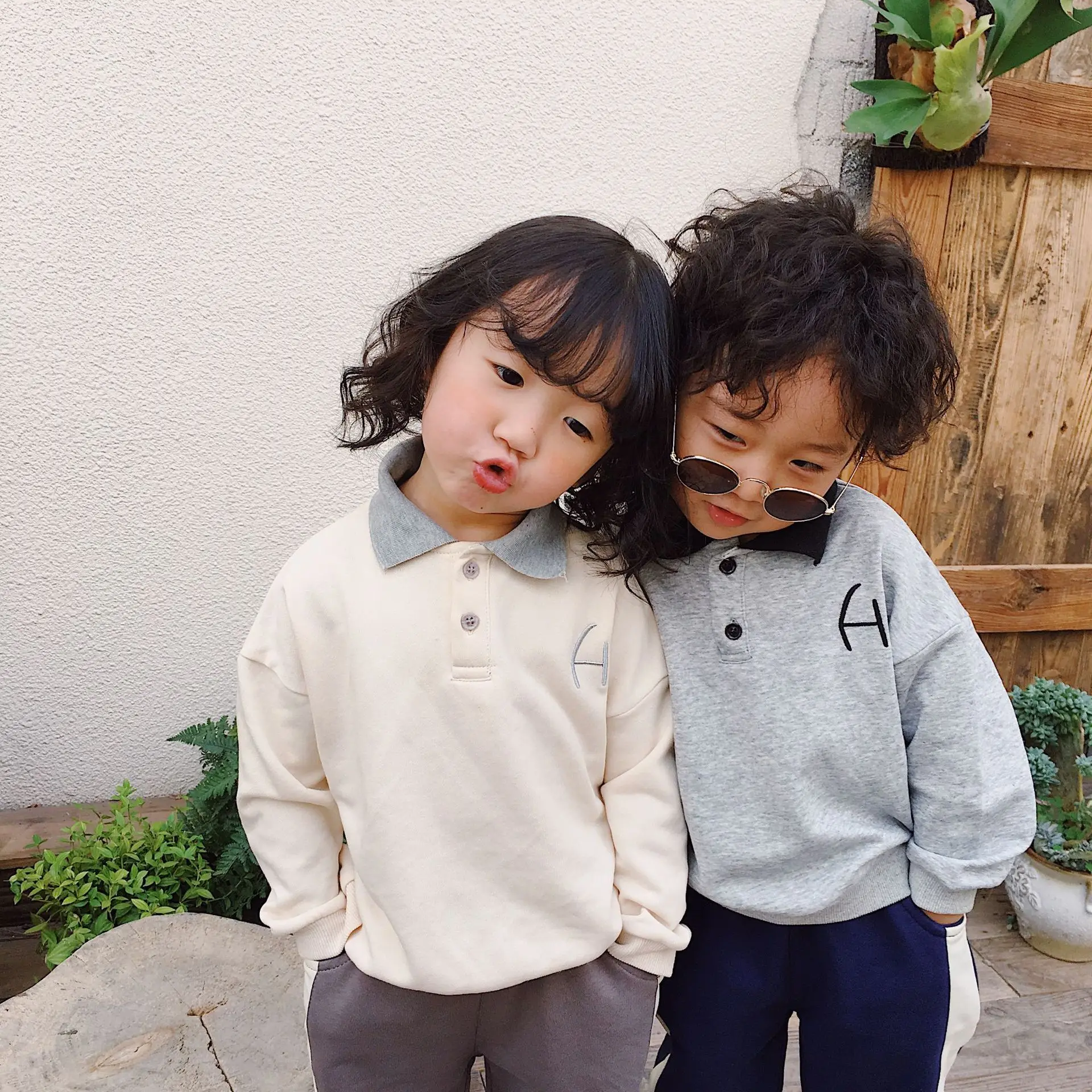 Весенне осенние свитшоты с отложным воротником и вышивкой для мальчиков девочек