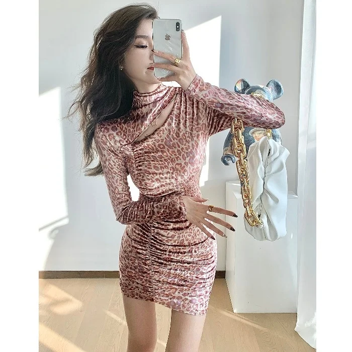 

Женское приталенное платье с леопардовым принтом, с якорем