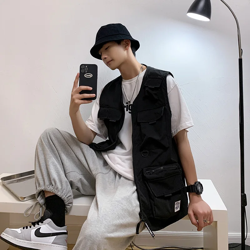 

Summer Men's Tooling Vest Pocket Hong Kong Style Personality Ruffian Handsome Jacket Back And Green Youthful Vitality 2021 New