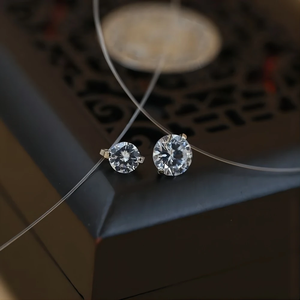 Женский чокер из прозрачной лески с кулоном фианита |