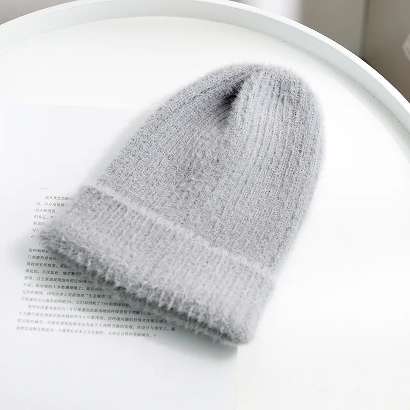 Женская вязаная шапка с помпоном теплая однотонная искусственным ворсом и для