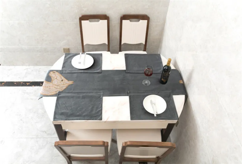 

European Velvet Table Runners Modern Horse Head Hot Drilling TV Cabinet Cover Towel Home Wedding Party Decoration Placemat